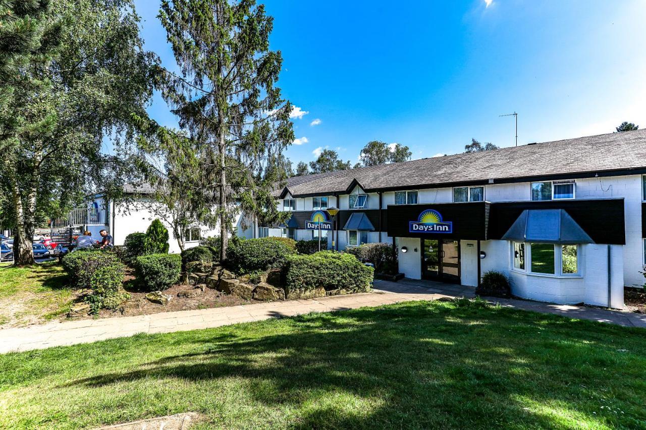 Days Inn Hotel Fleet Exterior photo
