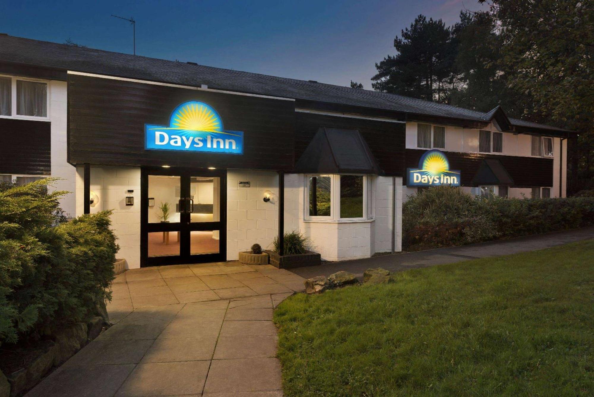 Days Inn Hotel Fleet Exterior photo